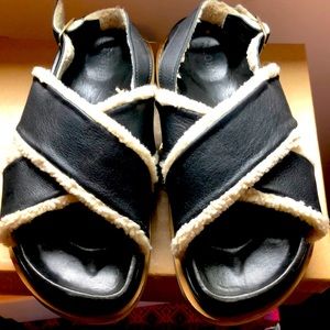 Alohas Shearling-trimmed sandals